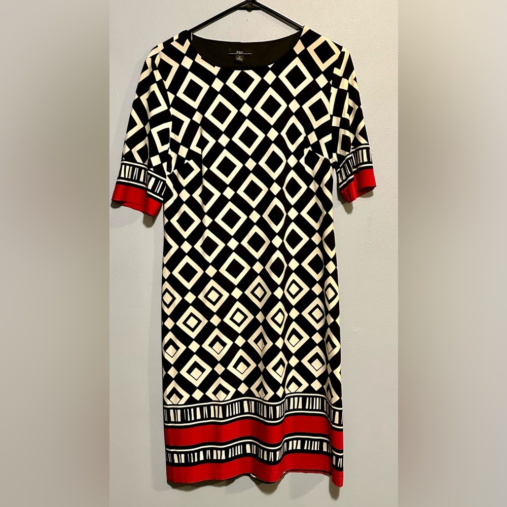 Love Black Red and White! The pattern is awesome.